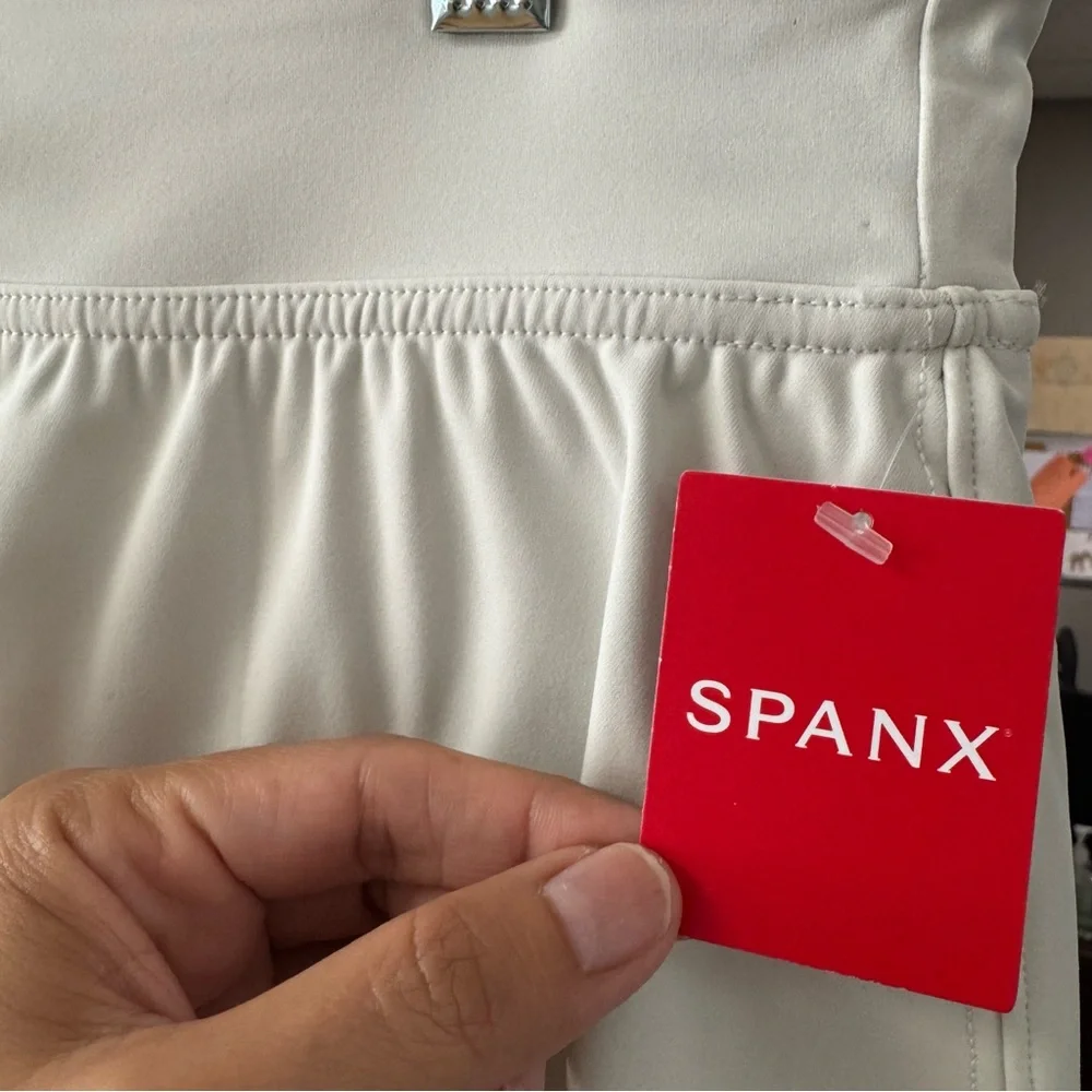 NEW SPANX Booty‎ Boost Skirt Around Knee Plus Size 1X White Cloud Sporty Workout